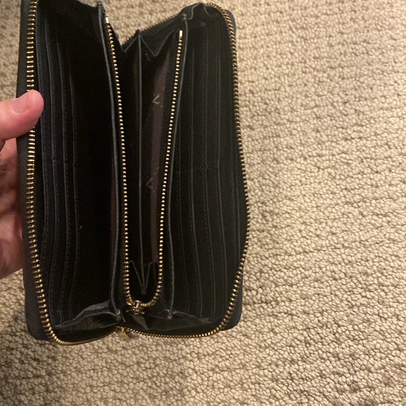 Vince Camuto wallet - Picture 3 of 3